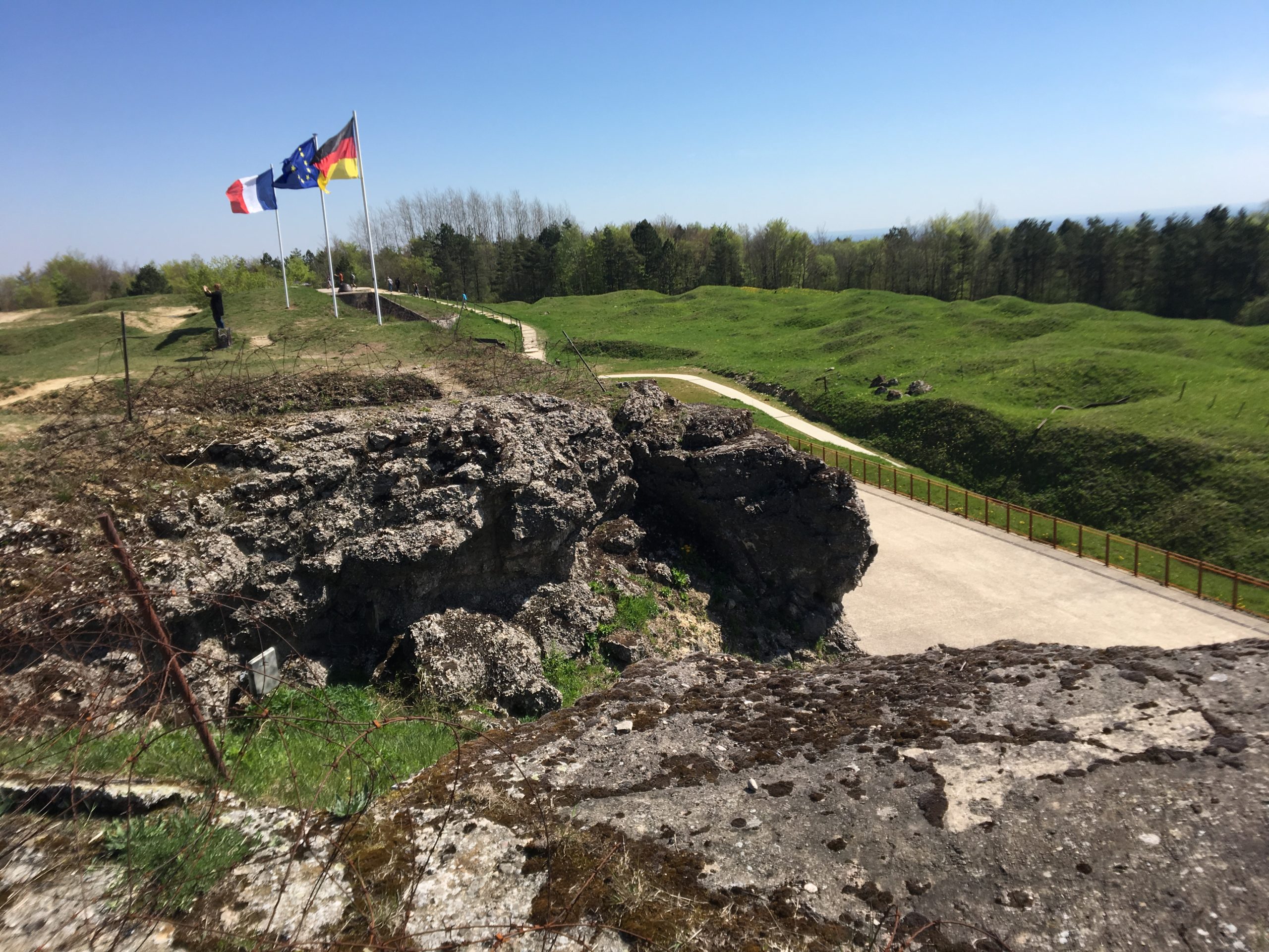Blick auf die Landschaft auf dem Fort Douaumont bei Verdun in Lothringen